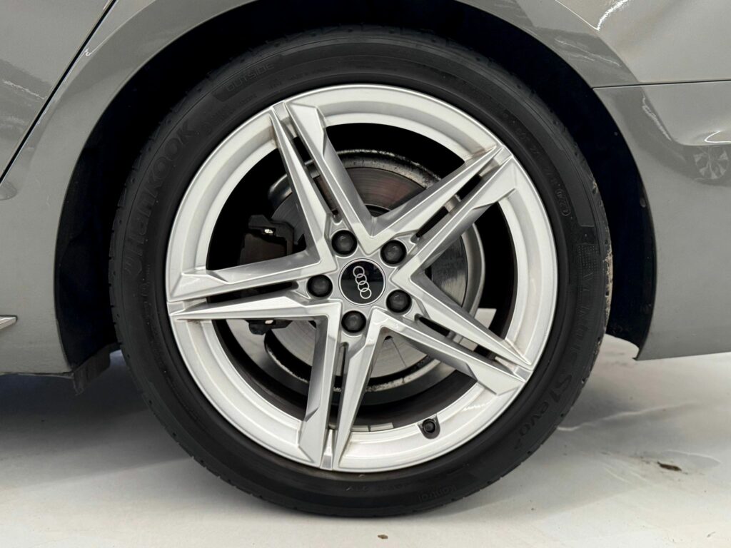 𝗦𝗜𝗧𝗘 𝗔𝗪𝗔𝗡𝗦 Audi A4 Avant TFSI Business S-Line S-tronic Carplay Camera